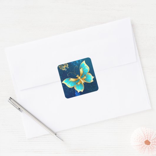 青い背景に浮かぶ金色の蝶 スクエアシール (封筒)