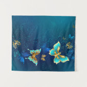 青い背景に浮かぶ金色の蝶 タペストリー (正面(横))