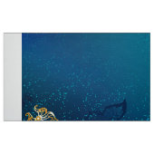 青い背景に浮かぶ金色の蝶 ファブリック (ファットクウォーター)