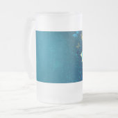 青い背景に浮かぶ金色の蝶 フロストグラスビールジョッキ (正面左)