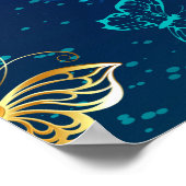 青い背景に浮かぶ金色の蝶 ポスター (角)