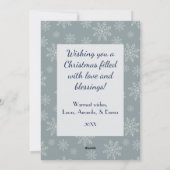 青い背景に浮かぶ、1本の木がライトで照らされている シーズンカード (裏面)