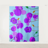 青い背景に淡い色のポピー薄紫 タペストリー (正面)