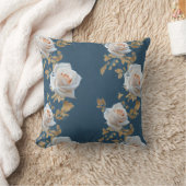 青い背景に白いバラ離れと金ゴールド クッション (ブランケット)