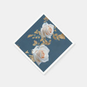 青い背景に白いバラ離れと金ゴールド スタンダードカクテルナプキン (角)