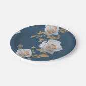 青い背景に白いバラ離れと金ゴールド ペーパープレート (アングル)