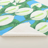 青い背景に白い平和淡い色ののユリ シェルパブランケット (3/4)