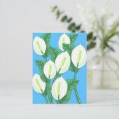 青い背景に白い平和淡い色ののユリ ポストカード (スタンド正面)