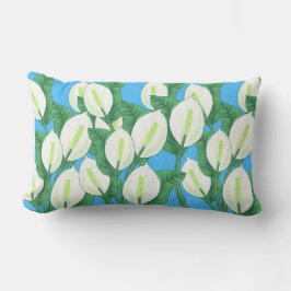 青い背景に白い平和淡い色ののユリ ランバークッション
