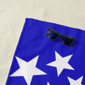 青い背景に白い星模様 ビーチタオル (インサイチュ)