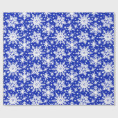 青い背景に白い雪の結晶 ラッピングペーパー (フラット)
