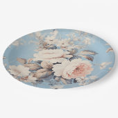 青い背景に白素朴いバラ ペーパープレート (アングル)