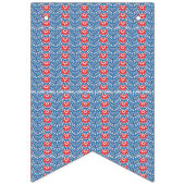 青い背景に赤と白のデザインが施されている バンティングフラッグ (第3の旗)