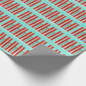 青い背景に雪が積もった明るい赤いスキー ラッピングペーパー (角)