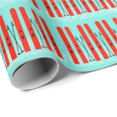 青い背景に雪が積もった明るい赤いスキー ラッピングペーパー (ロールコーナー)