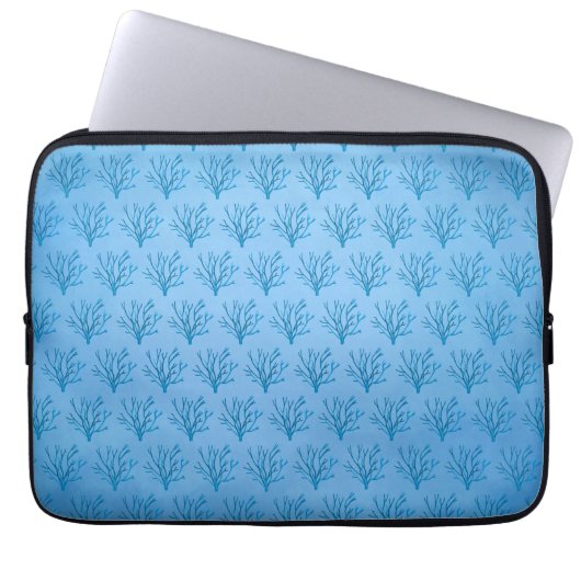 青い背景に青い海木のサンゴ模様 ラップトップスリーブ (正面)
