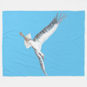 青い背景に飛んでいる白いコウノトリ フリースブランケット (正面(横))