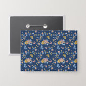 青い背景ねじ効果花パターン 缶バッジ (正面/裏面)