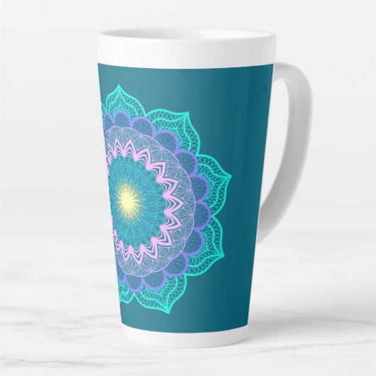 青い背景のカラフルな曼荼羅 カフェラテマグ (右アングル)