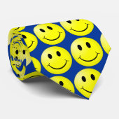 青い背景のタイの顔 ネクタイ (ロール)