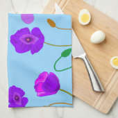 青い背景のパッ淡い色のバーポピー薄紫 キッチンタオル (四つ折り)