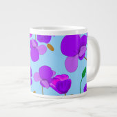 青い背景のパッ淡い色のバーポピー薄紫 ジャンボコーヒーマグカップ (正面右)
