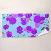 青い背景のパッ淡い色のバーポピー薄紫 バスタオル (バスタオル)