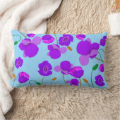 青い背景のパッ淡い色のバーポピー薄紫 ランバークッション (ブランケット)