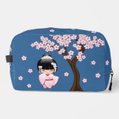 青い背景のピンクの着物の可愛いこけし人形 ドップキット (正面)