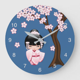 青い背景のピンクの着物の可愛いこけし人形 ラージ壁時計