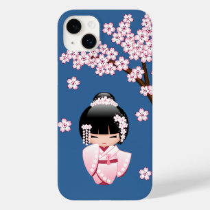 青い背景のピンクの着物の可愛いこけし人形 Case-Mate iPhone 14 PLUSケース