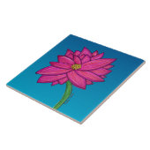 青い背景のフクシアピンクの花 タイル (側面)