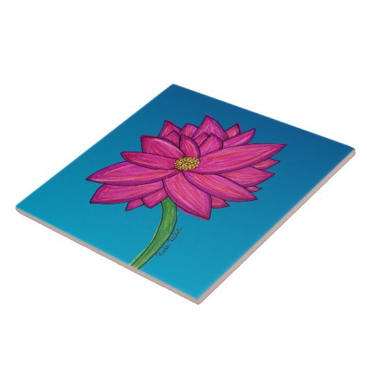 青い背景のフクシアピンクの花 タイル (側面)