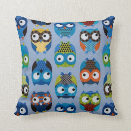 青い背景のフクロウ クッション