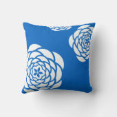 青い背景の上に白い牡丹 クッション (裏面)