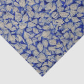 青い背景の切り離し上のミニホワイトシェル 薄葉紙 (詳細)