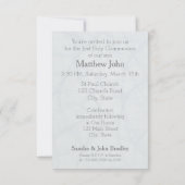 青い背景の初めての聖体拝領招待状 招待状 (裏面)