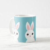 青い背景の可愛いバンニーMug コーヒーマグカップ (正面左)