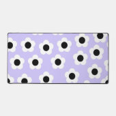 青い背景の可愛い白黒の花 デスクマット (正面)