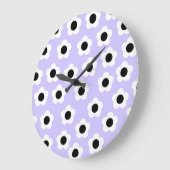 青い背景の可愛い白黒の花 ラージ壁時計 (傾斜)