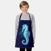 青い背景の水晶アイスシーホース エプロン (着用した状態)