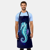 青い背景の水晶アイスシーホース エプロン (着用した状態)