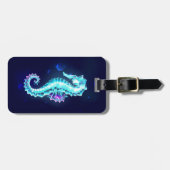 青い背景の水晶アイスシーホース ラゲッジタグ (正面横)