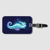 青い背景の水晶アイスシーホース ラゲッジタグ (正面横)