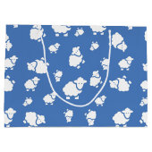 青い背景の漫画の羊 ラージペーパーバッグ (裏面)