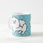 青い背景の白いふわふわのポメラニアン犬 コーヒーマグカップ (正面左)