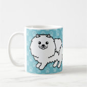 青い背景の白いふわふわのポメラニアン犬 コーヒーマグカップ (左)