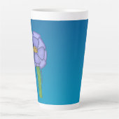 青い背景の紫色の四角い花 カフェラテマグ (正面)