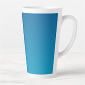 青い背景の紫色の四角い花 カフェラテマグ (右)