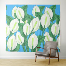 青い背景の組織に淡い色の白い睡蓮